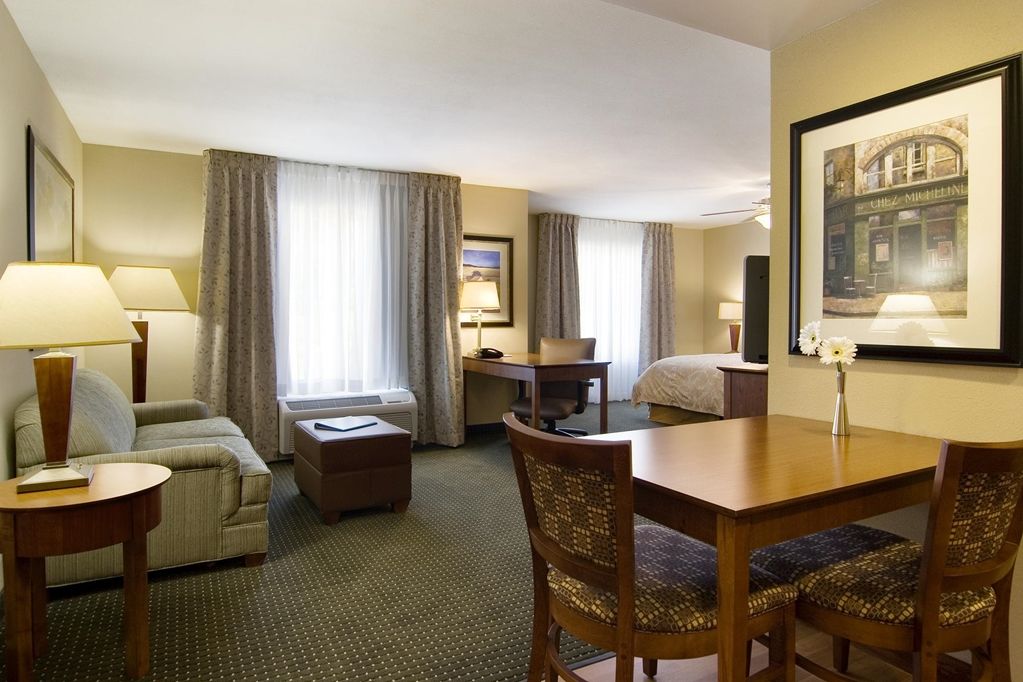 Larkspur Landing Extended Stay Suites St Louis Riverport Maryland Heights Room photo