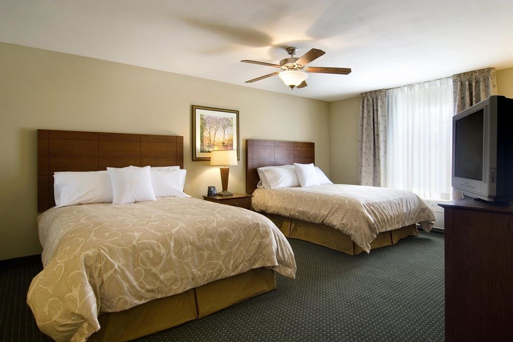 Larkspur Landing Extended Stay Suites St Louis Riverport Maryland Heights Room photo