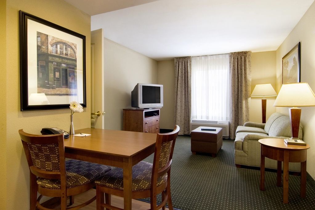 Larkspur Landing Extended Stay Suites St Louis Riverport Maryland Heights Room photo
